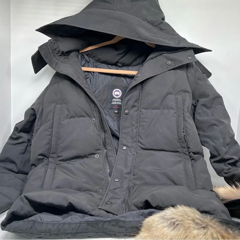 Canada Goose Women's Black Puffer Down Winter Jacket Size M